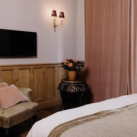 Готель La Maison De Lucie 3*